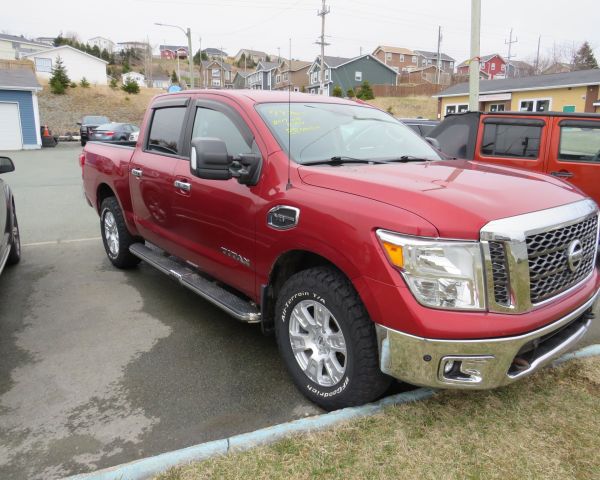 2017 Nissan TITAN SV CREW 4X4