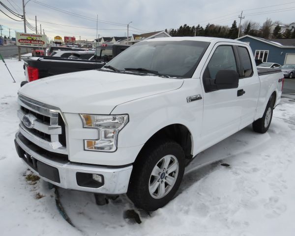 2017 Ford ext cab xlt v8